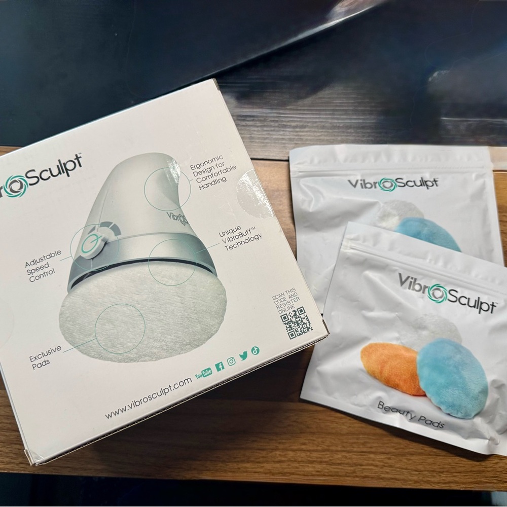 Exfoliant & Scrub with White and Blue Pads